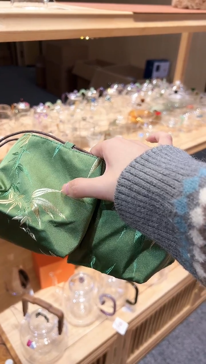 禾器茶室包翠竹   