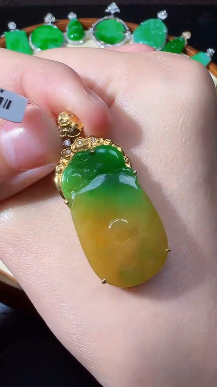 【闪购商品】翡翠挂件18K金镶嵌我