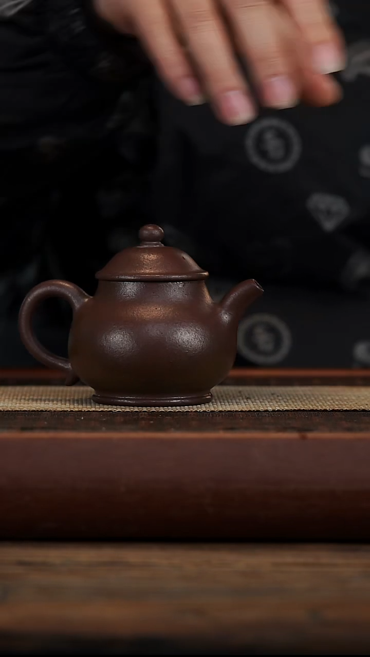 茶壶紫砂天***儿微瑕纯石红高潘200容量