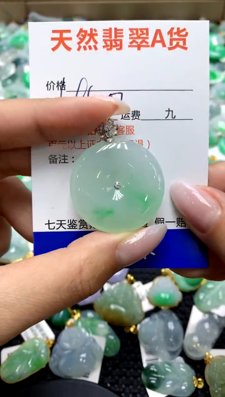 翡翠18K金镶嵌颈饰11111111111111111