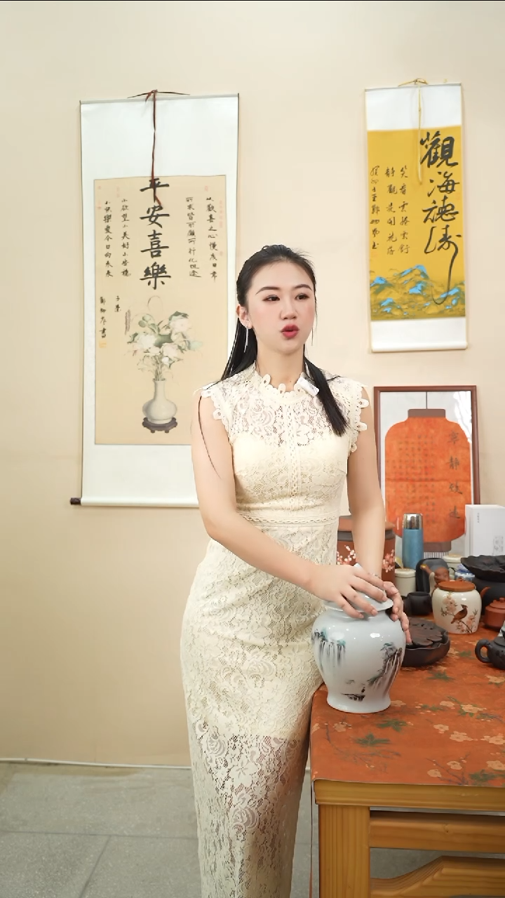 青瓷山水将军罐赠红茶