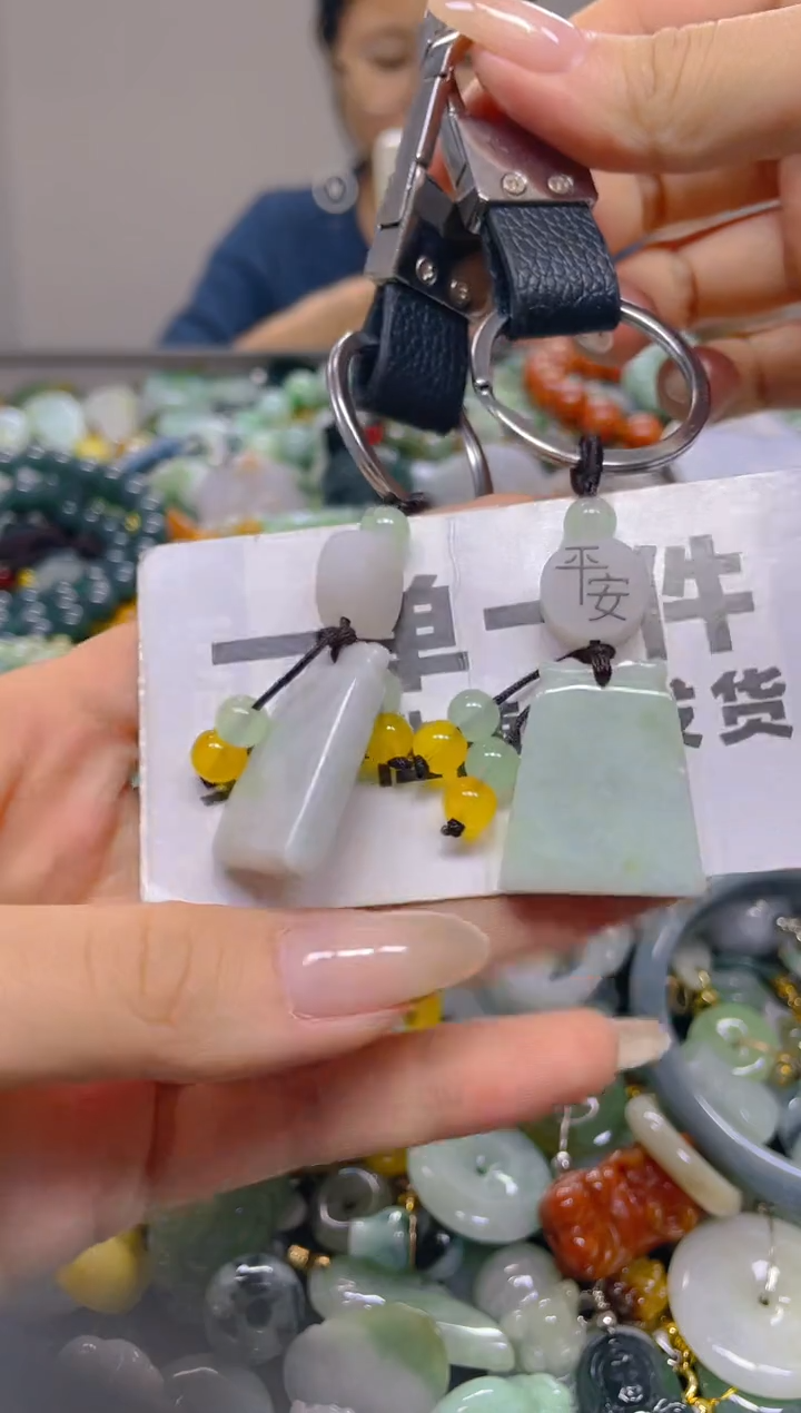 颈饰未镶嵌翡翠一单一个多样性随机发一件