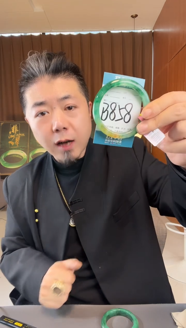 【闪购商品】石英质玉手镯未镶嵌非洲翠