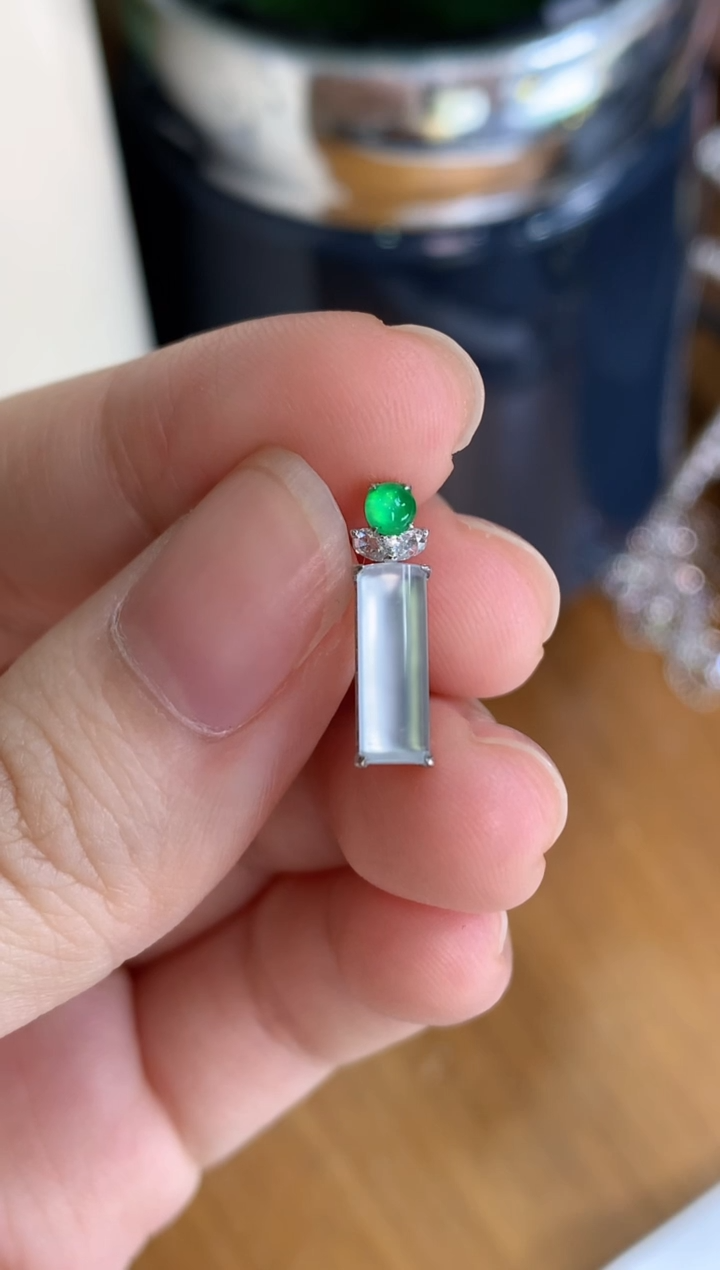 颈饰18K金镶嵌翡翠无事柱滴溜