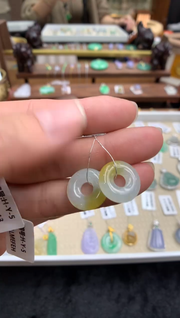 【闪购商品】翡翠颈饰未镶嵌甜甜圈一对