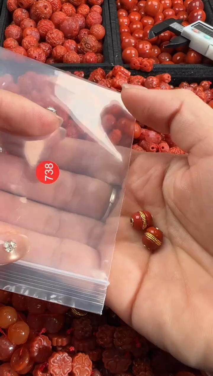 南红玛瑙未镶嵌颈饰1