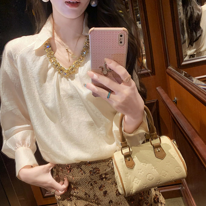 〖猫姐衣橱〗秋冬新款时尚真丝钻饰V领衬衫