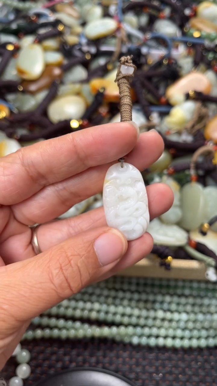 【闪购商品】和田玉颈饰未镶嵌多样性发货没有证书拍一发一有瑕