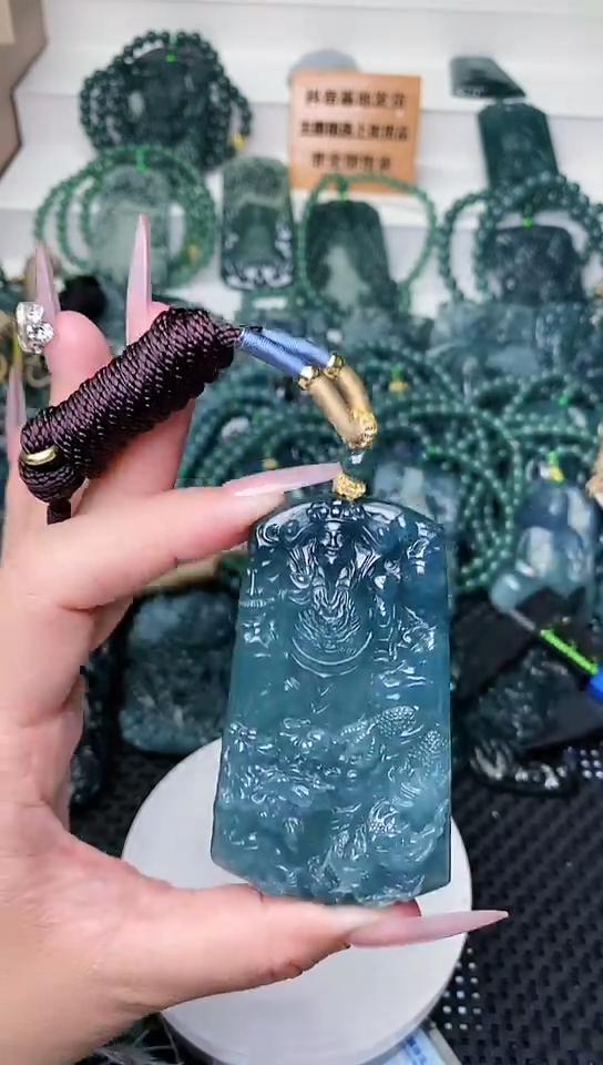 颈饰未镶嵌翡翠 