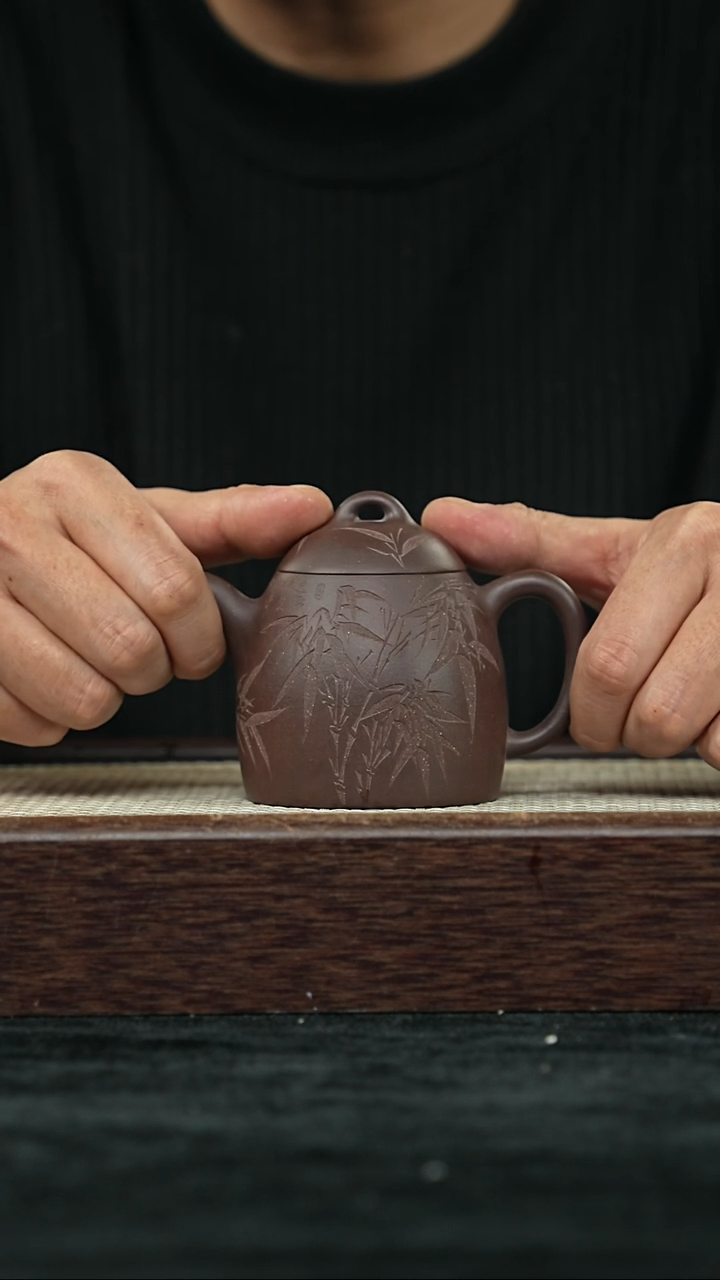 【闪购商品】紫砂茶壶@@AA15928张明秦权刻竹