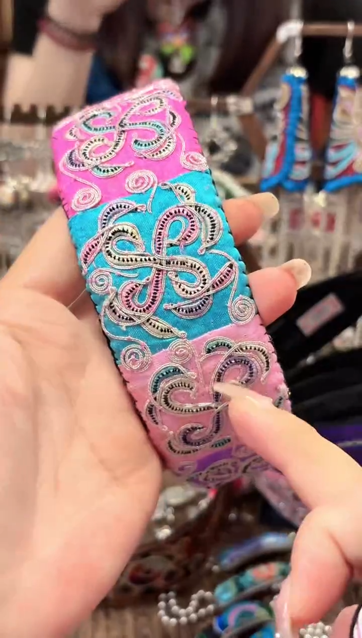 织绣云织谣民族风精美饰品  190