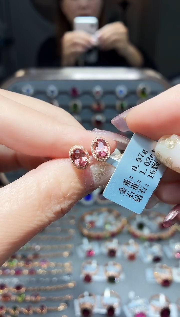 18K金镶嵌耳饰碧玺1.02配钻