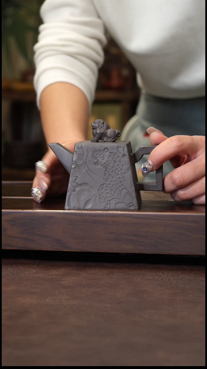 茶壶紫砂黑墩头全手方器160cc左右