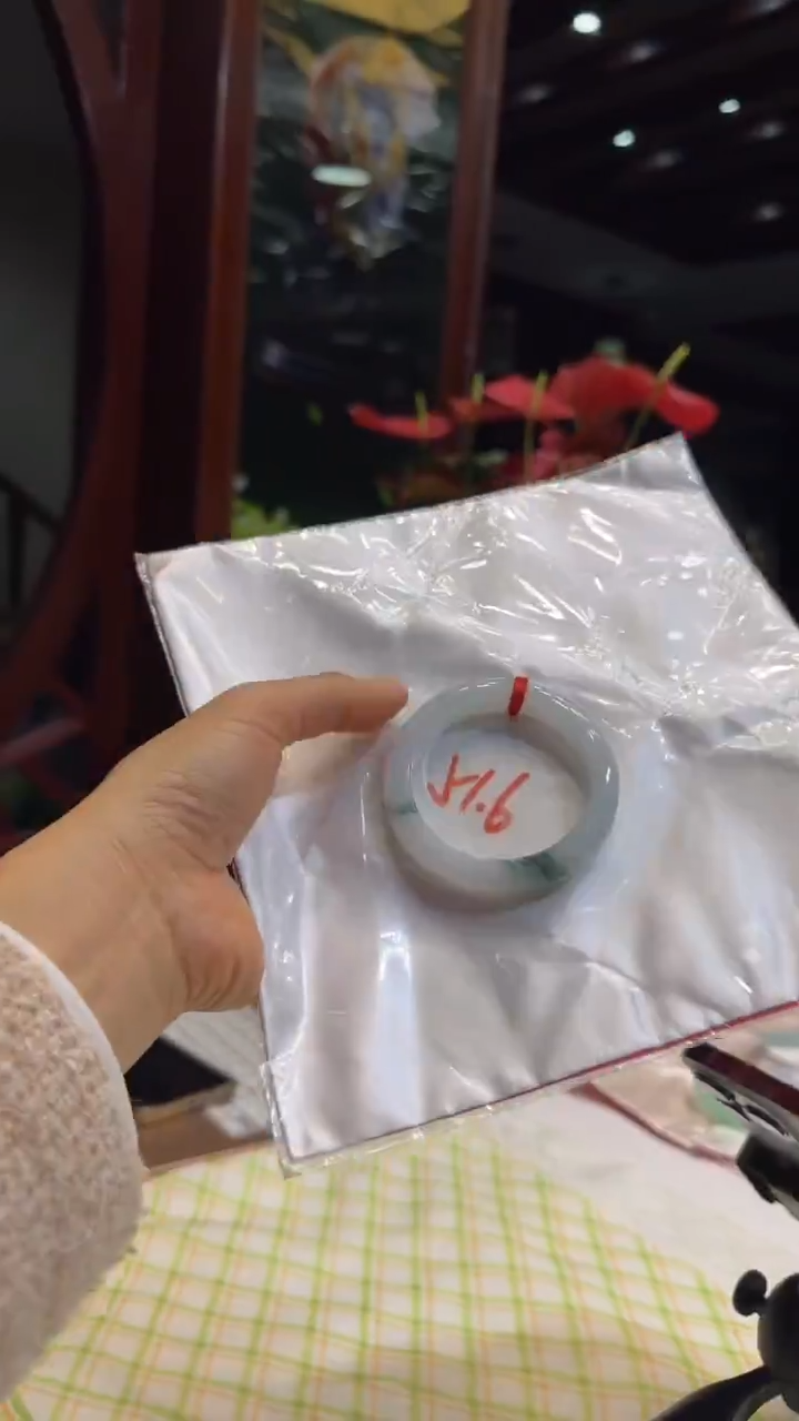 未镶嵌手镯翡翠手镯