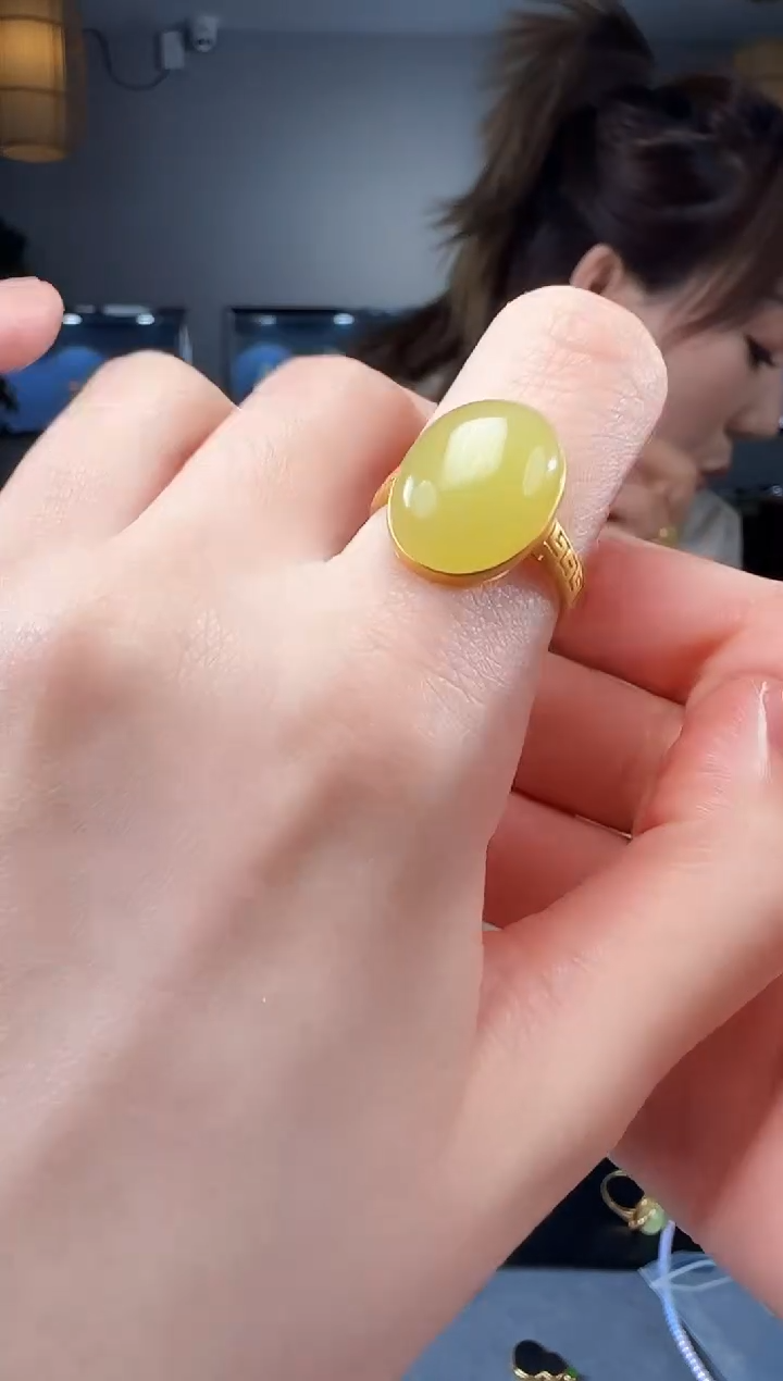 【闪购商品】和田玉戒指18K金镶嵌1