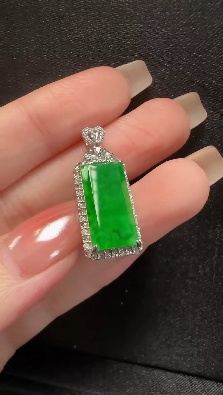 【闪购商品】翡翠颈饰18K金镶嵌056无事牌一个