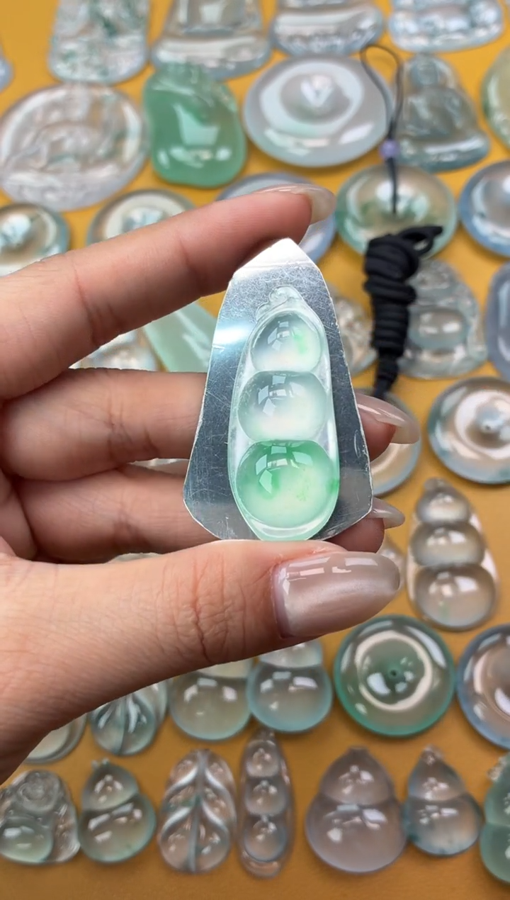 吊坠(不含链)未镶嵌翡翠70 豆子 41.9 17.6 5.9