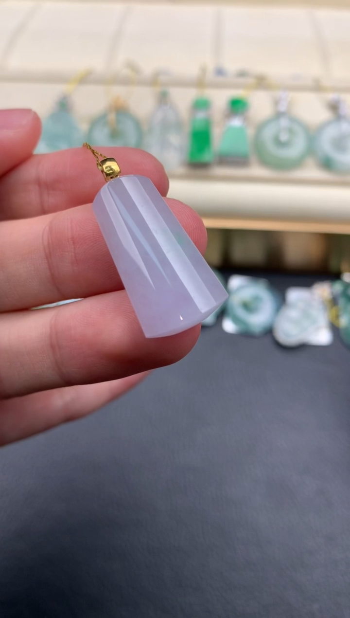 翡翠18K金镶嵌颈饰F37     