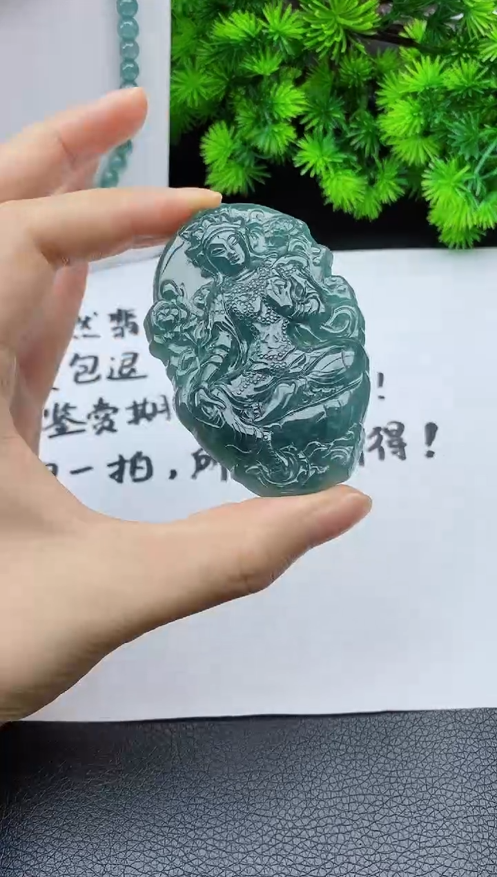 翡翠未镶嵌颈饰 