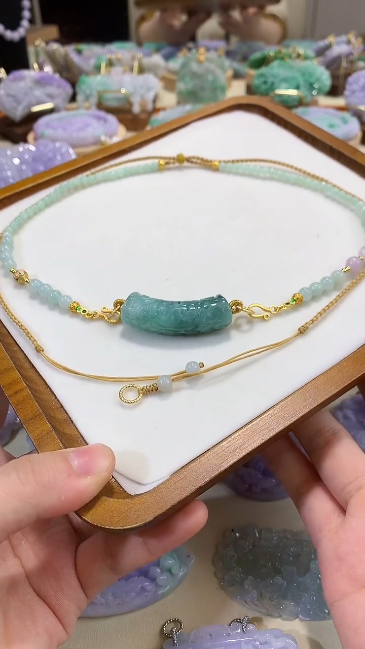 颈饰未镶嵌翡翠吊坠