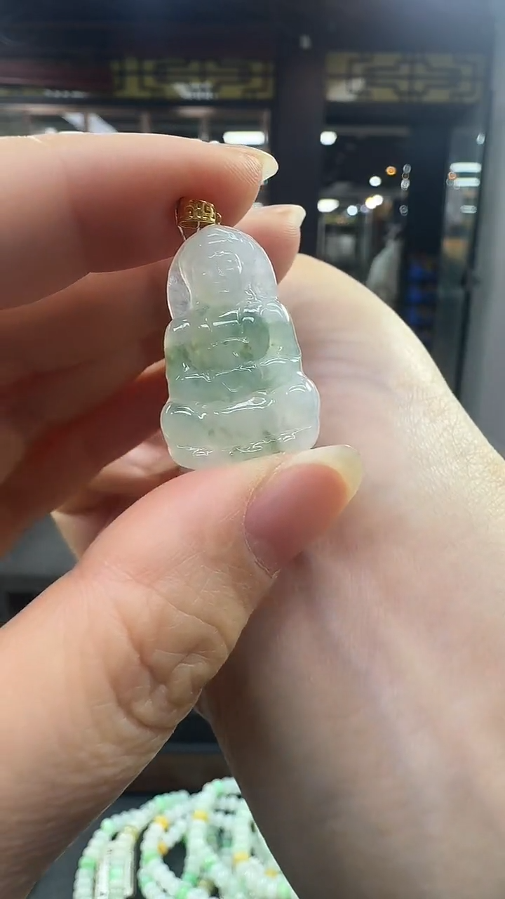 颈饰18K金镶嵌翡翠观音挂件