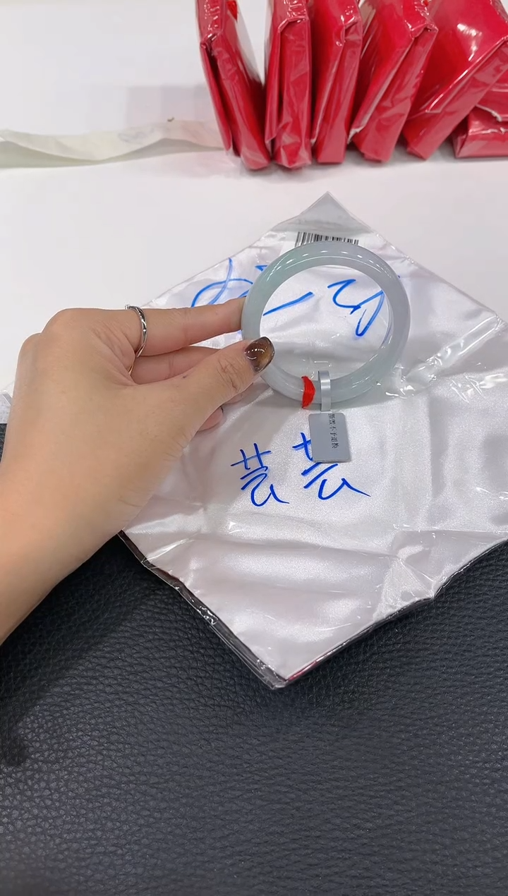 【闪购商品】翡翠手镯未镶嵌手镯