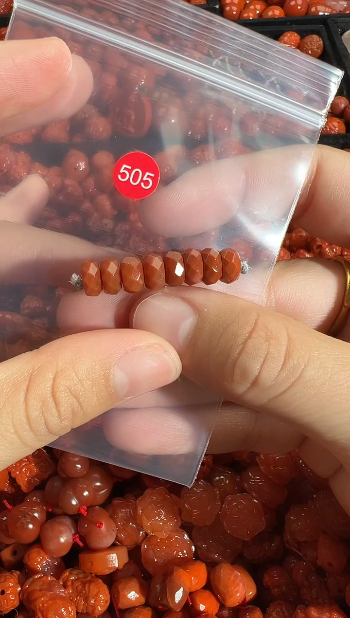 颈饰未镶嵌南红玛瑙1