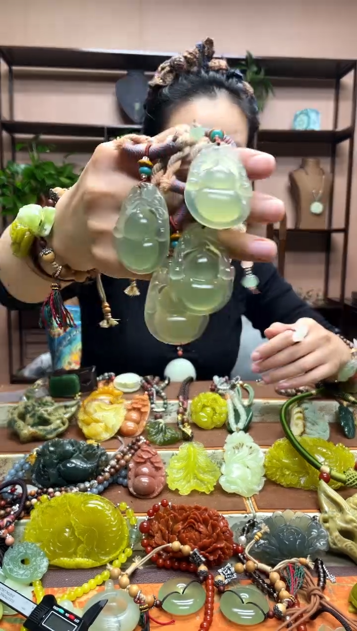 未镶嵌岫玉吊坠多样性发货发其中之一