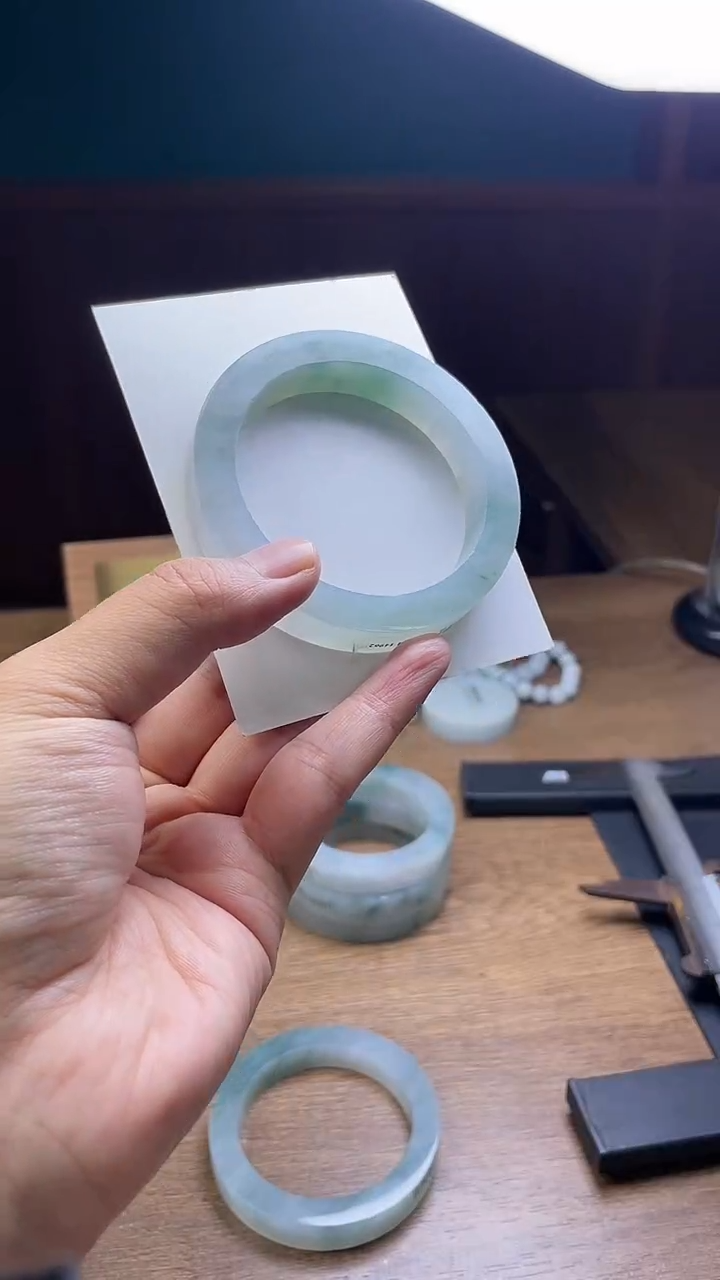 未镶嵌手镯定制翡翠**定制