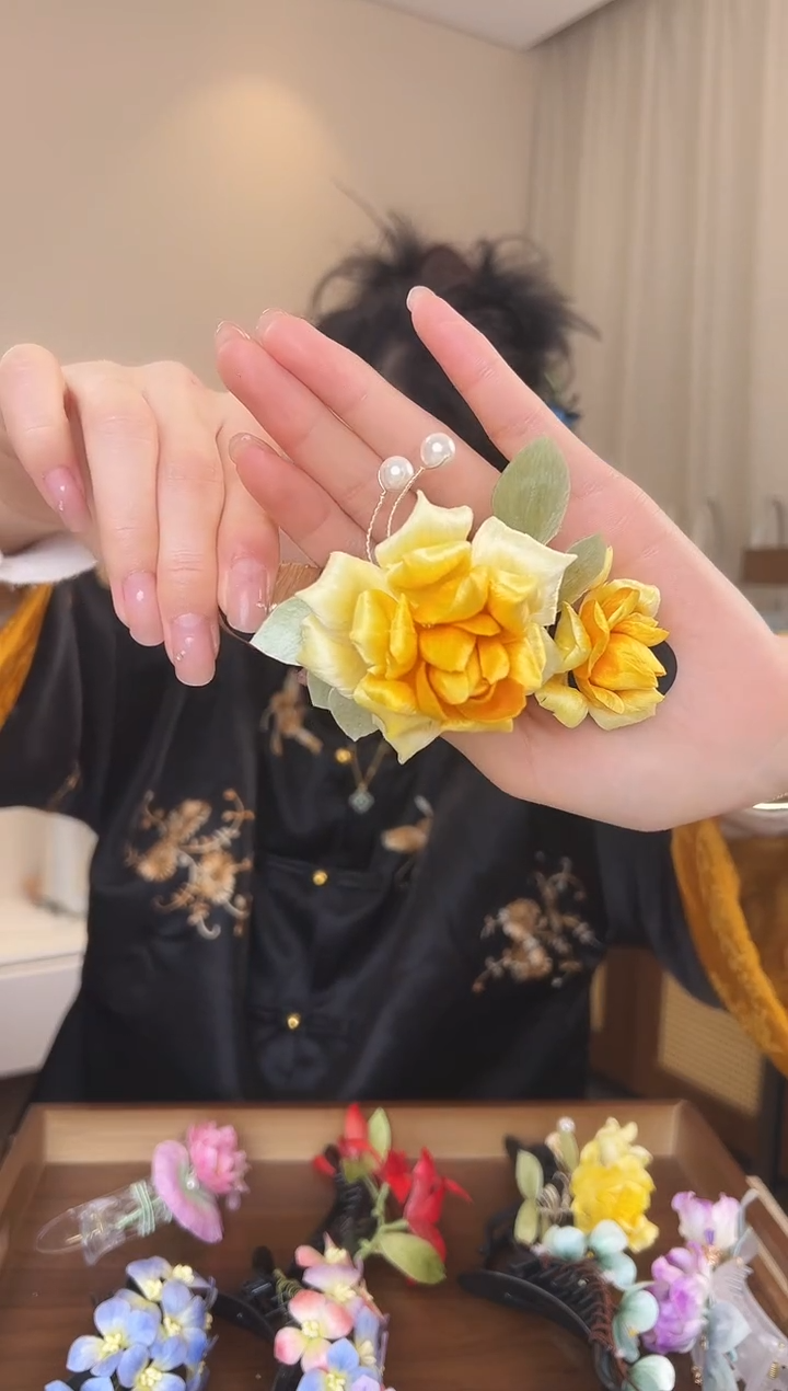 刺绣D?2朵黄玫瑰懒人夹