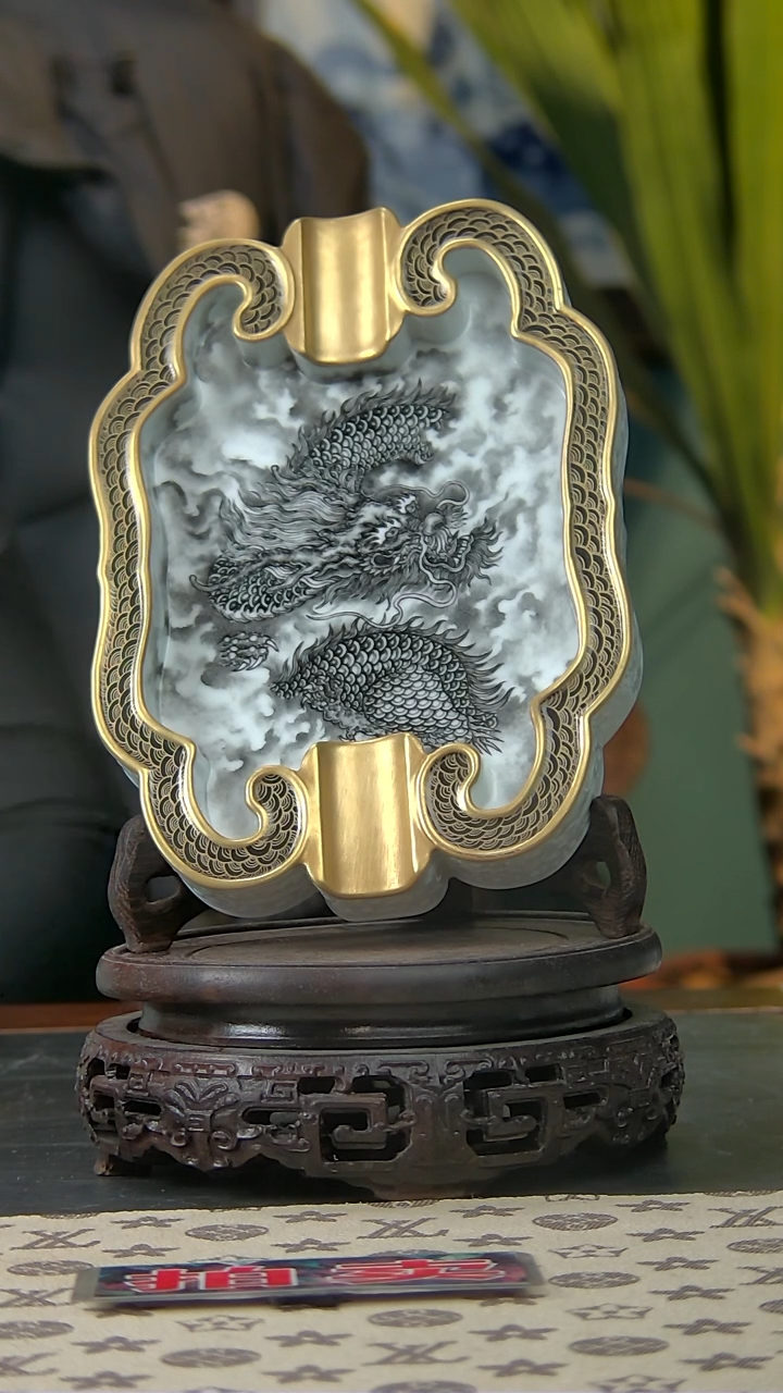 【闪购商品】傲雪墨龙描金雪茄缸