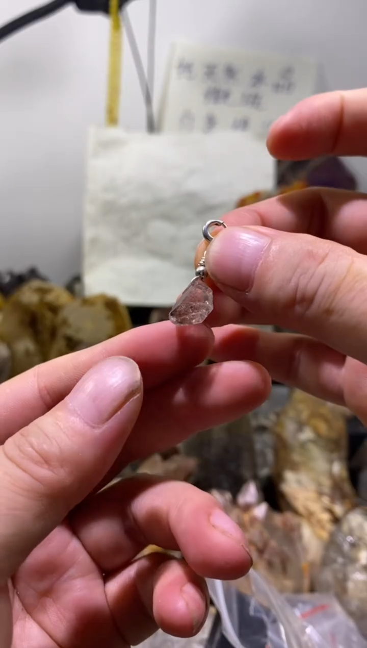未镶嵌珠宝半成品水晶13号贵州闪灵小吊坠