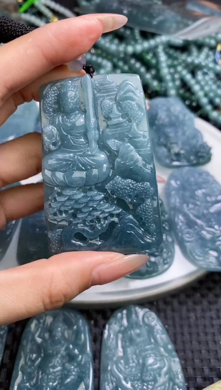 【闪购商品】翡翠颈饰未镶嵌         