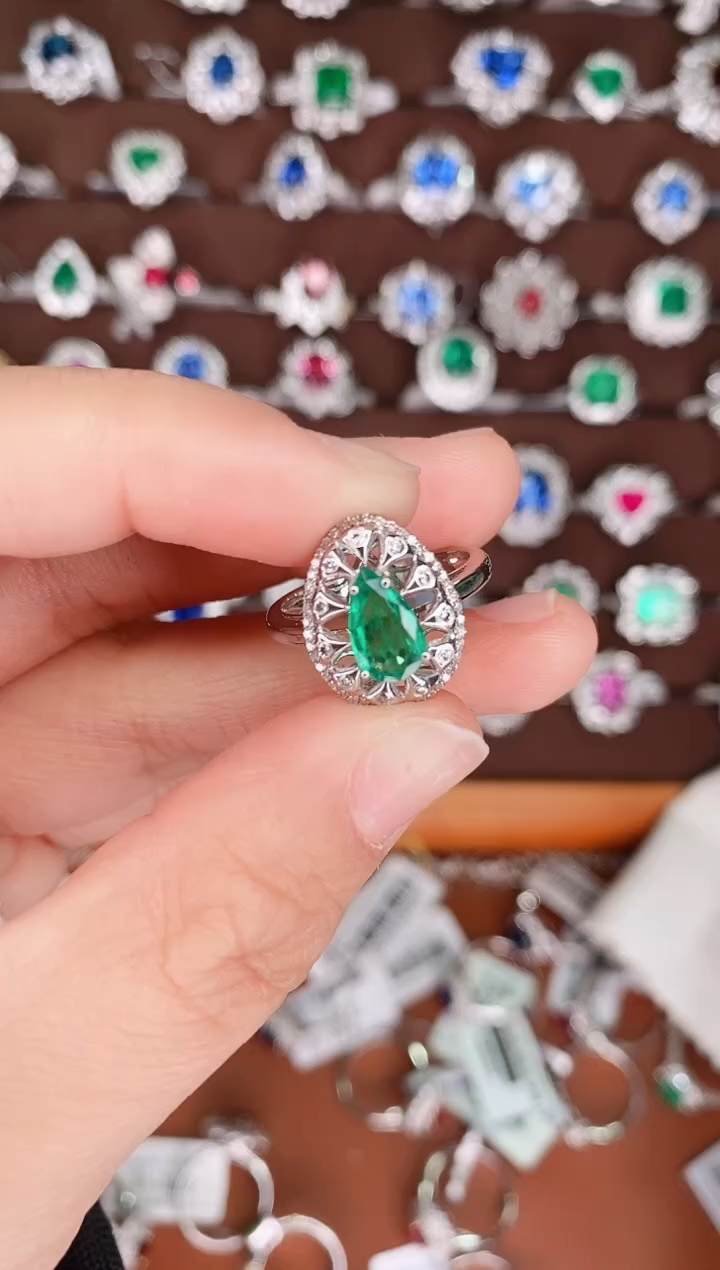 【闪购商品】祖母绿18K金戒指18K金镶嵌.