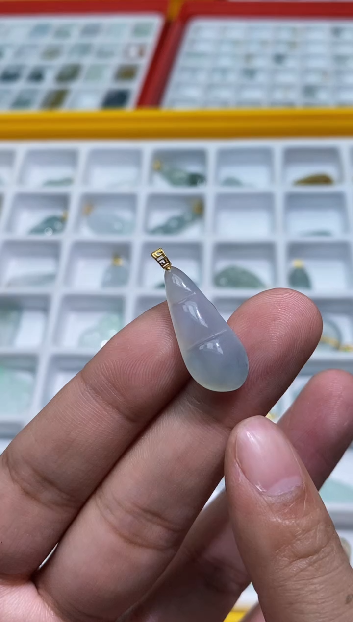 颈饰18K金镶嵌翡翠1