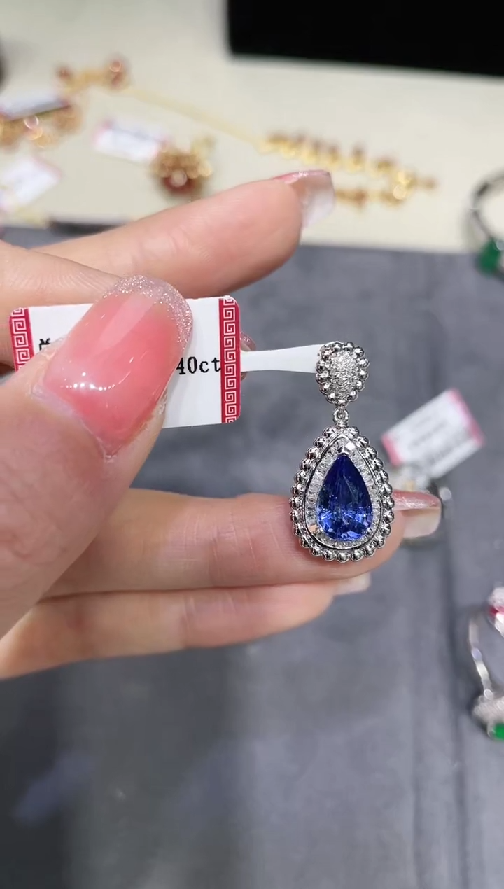 18K金镶嵌蓝宝石吊坠（不含链）