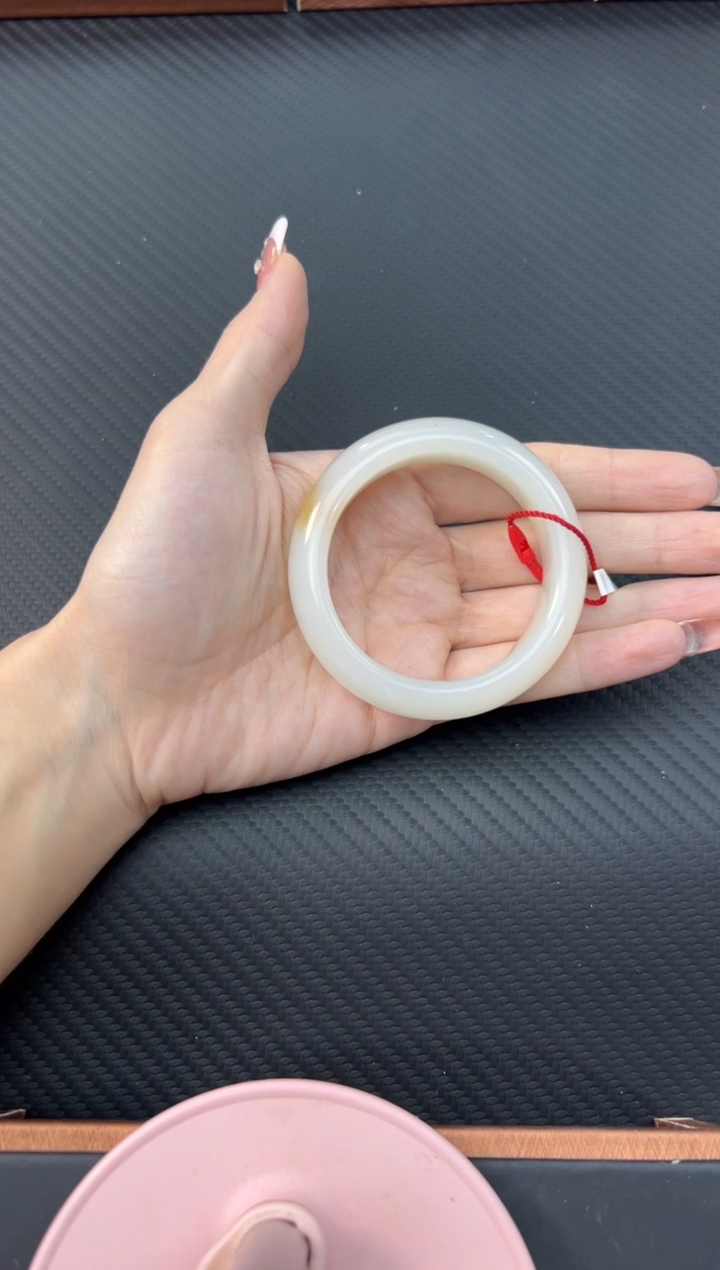 【闪购商品】和田玉手镯未镶嵌且末金山微色差51手镯