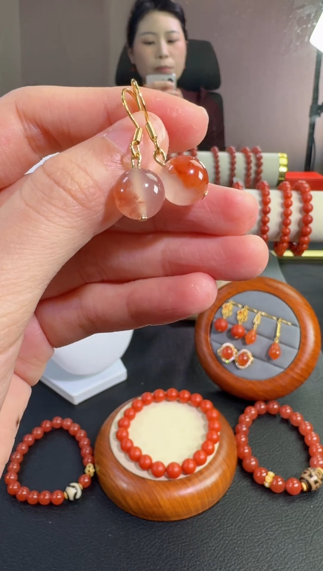 【闪购商品】南红玛瑙耳环未镶嵌。