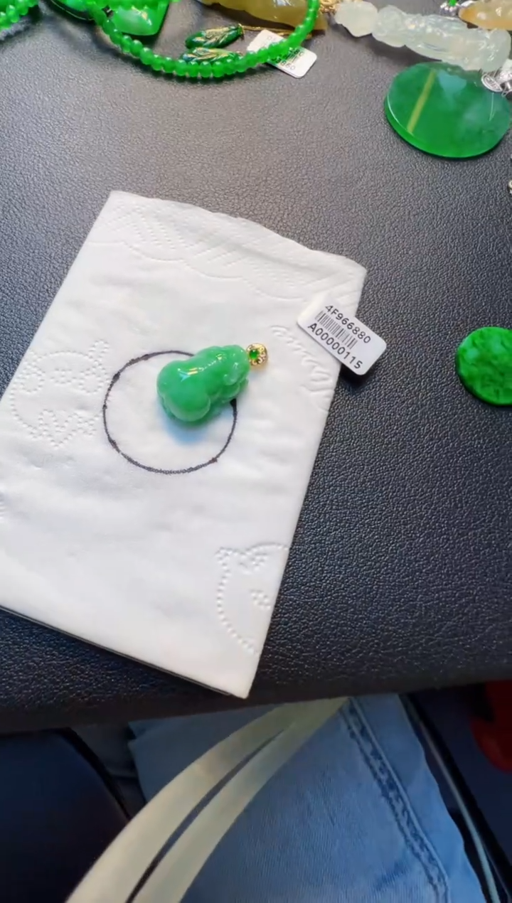 翡翠18K金镶嵌吊坠(不含链)貔貅