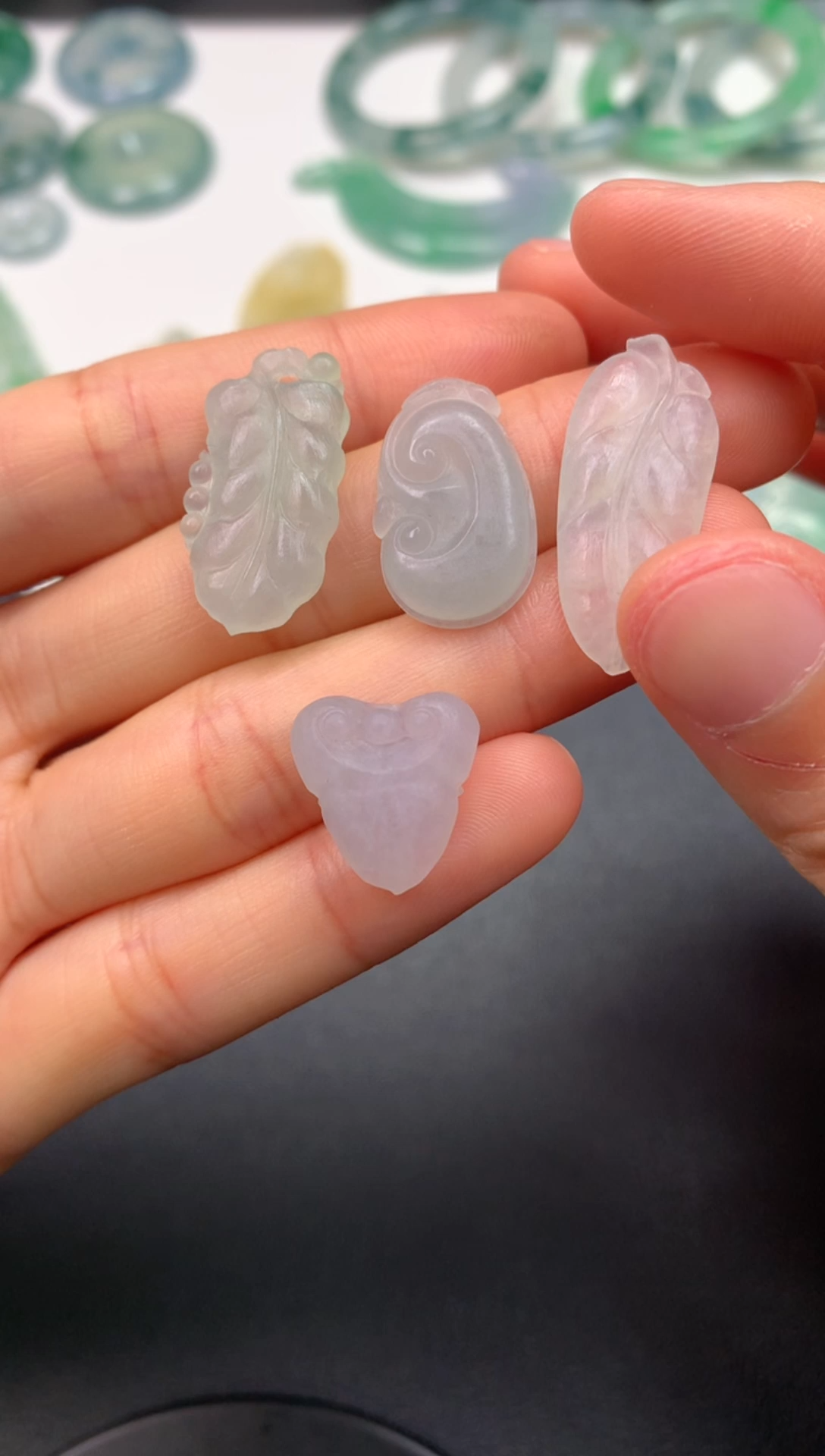 颈饰未镶嵌翡翠无鉴赏期无证书 随机一个