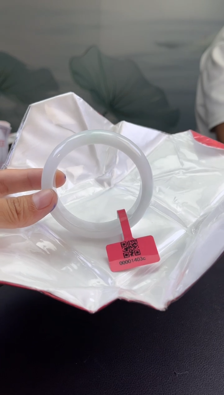 翡翠手镯未镶嵌翡翠手镯7