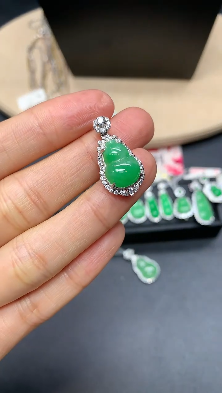 【闪购商品】翡翠吊坠(不含链)银S925镶嵌葫芦【无服务费】