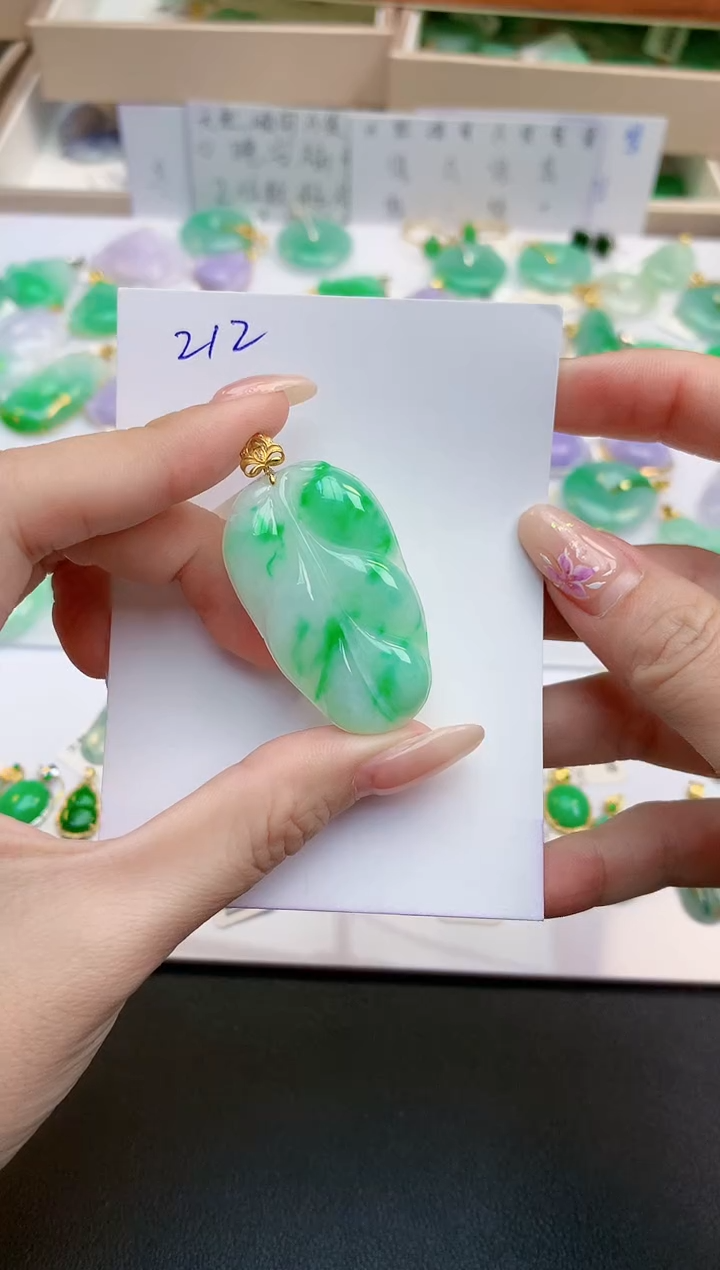 颈饰18K金镶嵌翡翠天然缅甸A货翡翠