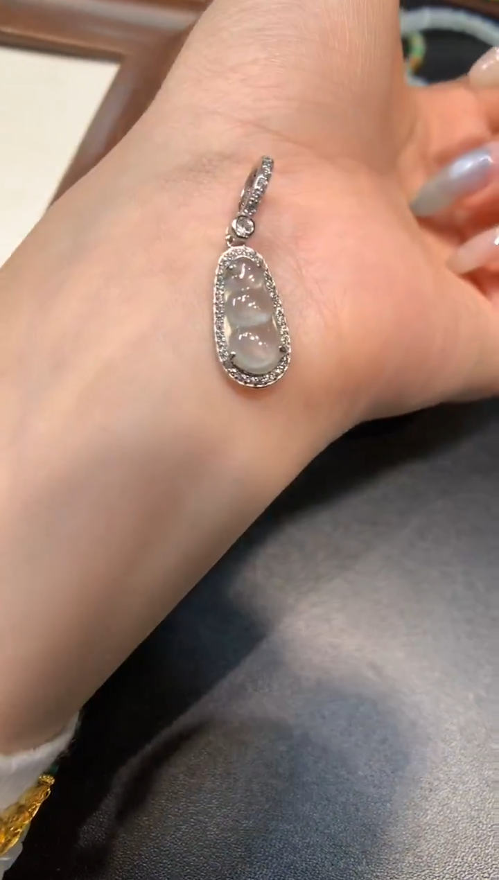 颈饰银S925镶嵌翡翠福豆