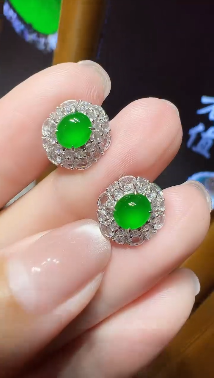 翡翠戒指18K金镶嵌蛋面