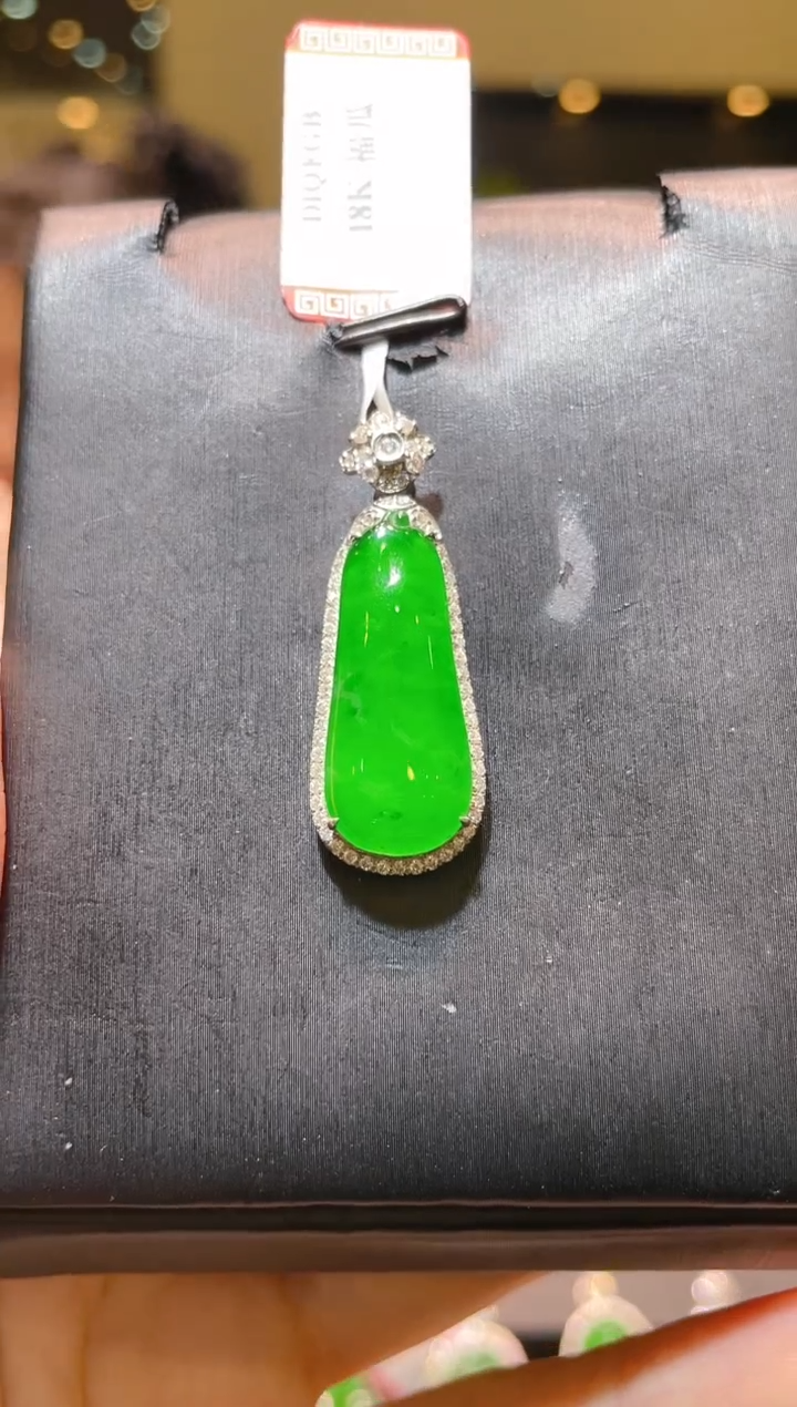 【闪购商品】翡翠吊坠(赠链)18K金镶嵌A18