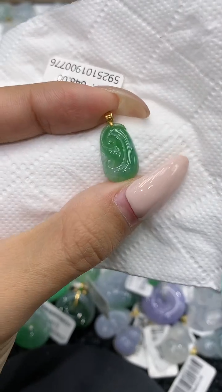 颈饰18K金镶嵌翡翠111111111111