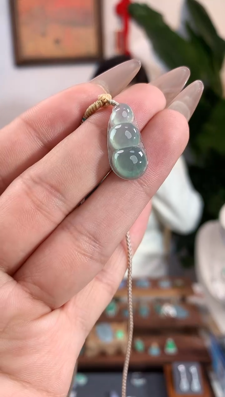 【闪购商品】翡翠吊坠(不含链)未镶嵌福豆