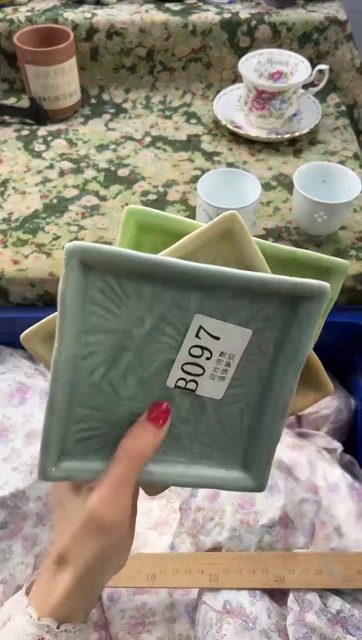 瓷片球***?       B097