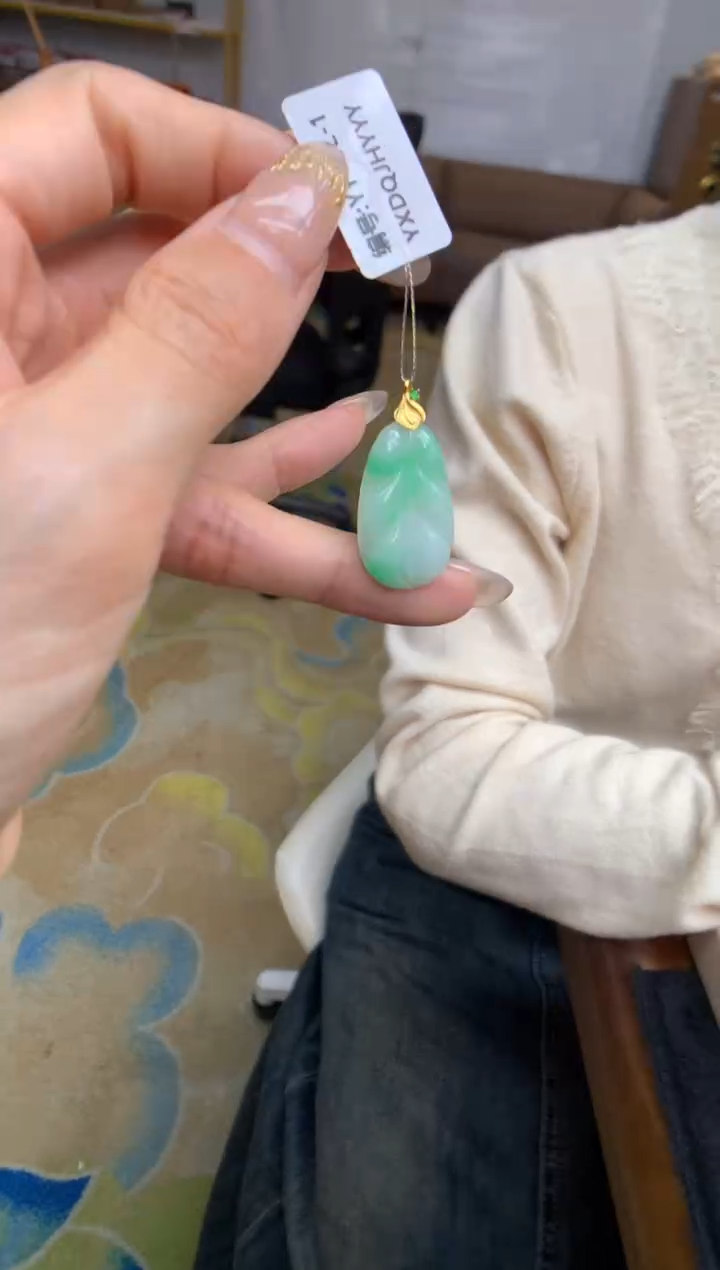 【闪购商品】翡翠颈饰18K金镶嵌叶子
